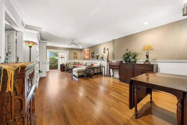 6815 Edgewater Dr #202, Coral Gables, FL 33133