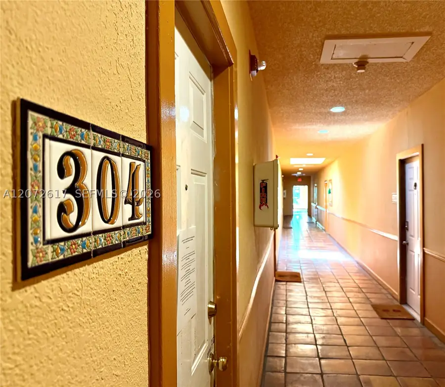 934 Michigan Ave #304, Miami Beach, FL 33139 - #2