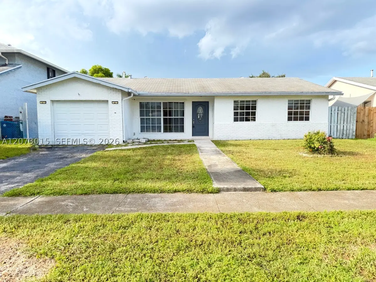 11641 NW 42nd St, Sunrise, FL 33323 - #1