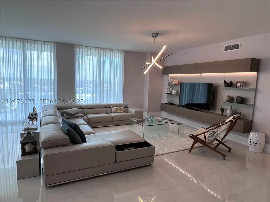 17301 Biscayne Blvd #1402, North Miami Beach, FL 33160 - #2