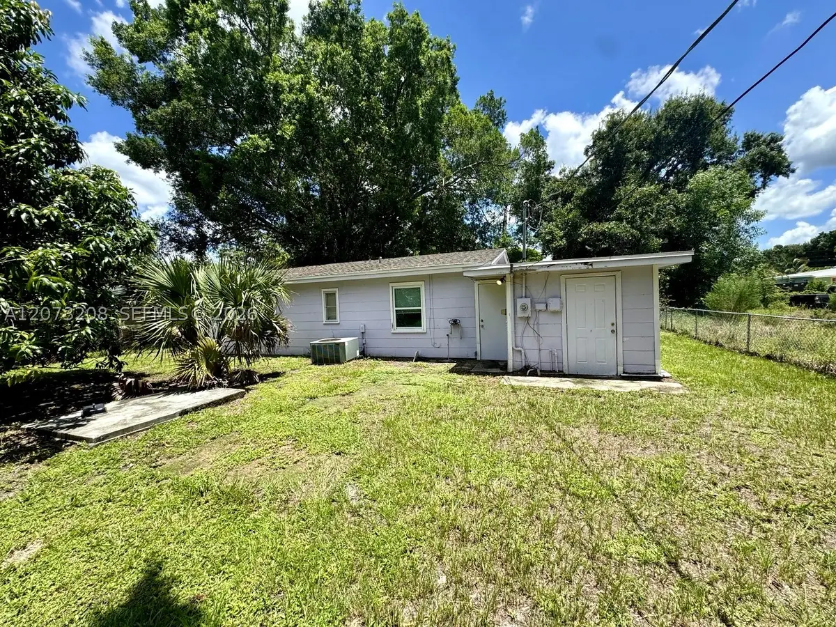 346 Muskegon Ave, Fort Myers, FL 33905 - #1