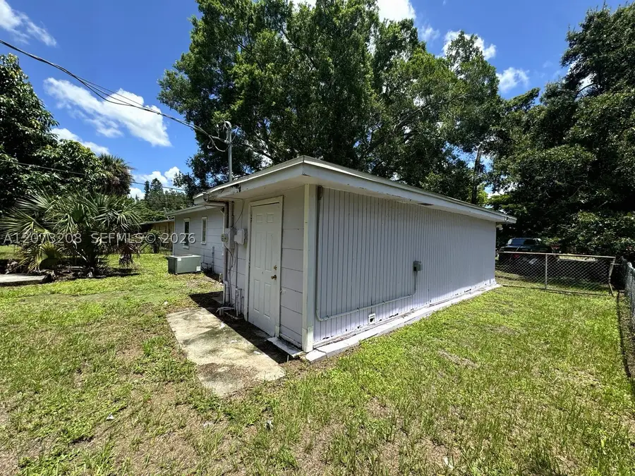 346 Muskegon Ave, Fort Myers, FL 33905 - #3