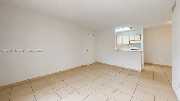 15600 SW 80th Street #L-202, Miami, FL 33193