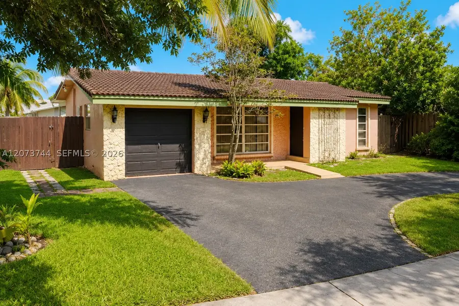 1060 N Douglas Rd, Pembroke Pines, FL 33024 - #2