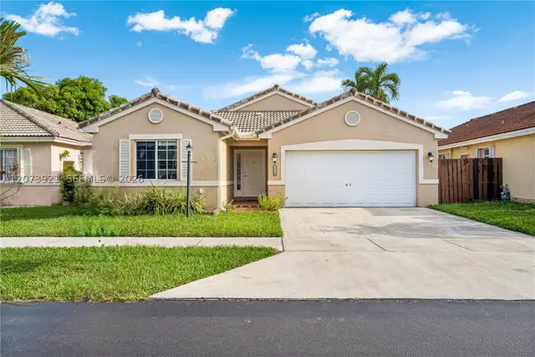 15840 SW 85th St, Miami, FL 33193