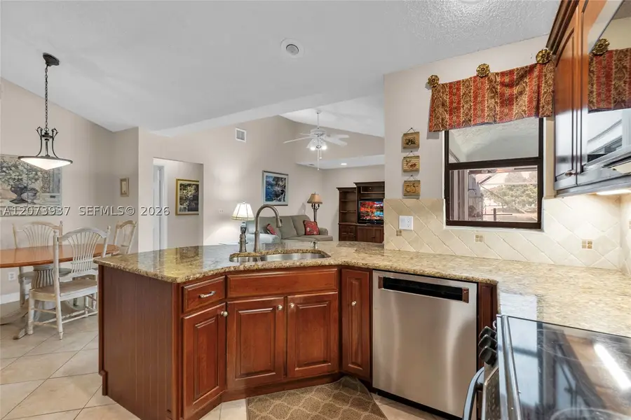 2140 SW 97th Ln, Davie, FL 33324 - #2