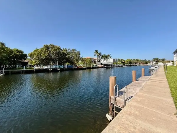 455 Paradise Isle Blvd #109, Hallandale Beach, FL 33009