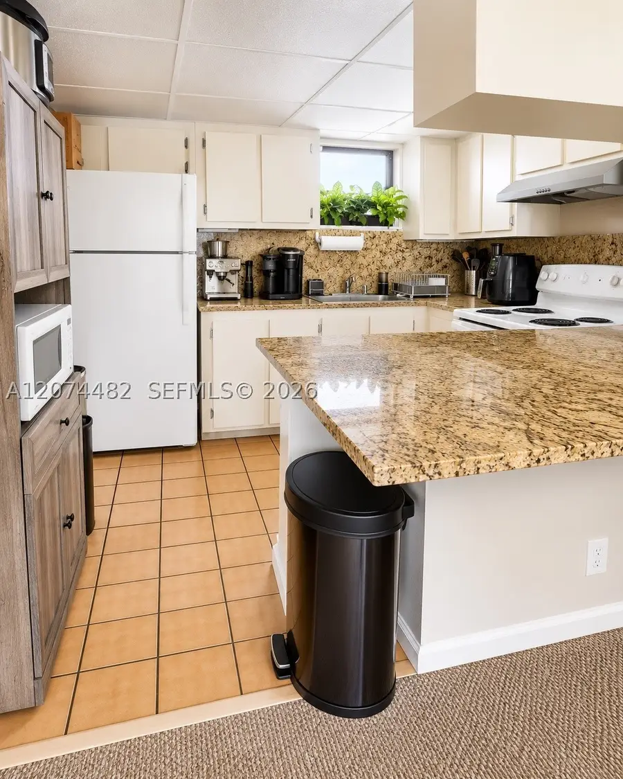 8290 Lake Dr #426, Doral, FL 33166 - #2