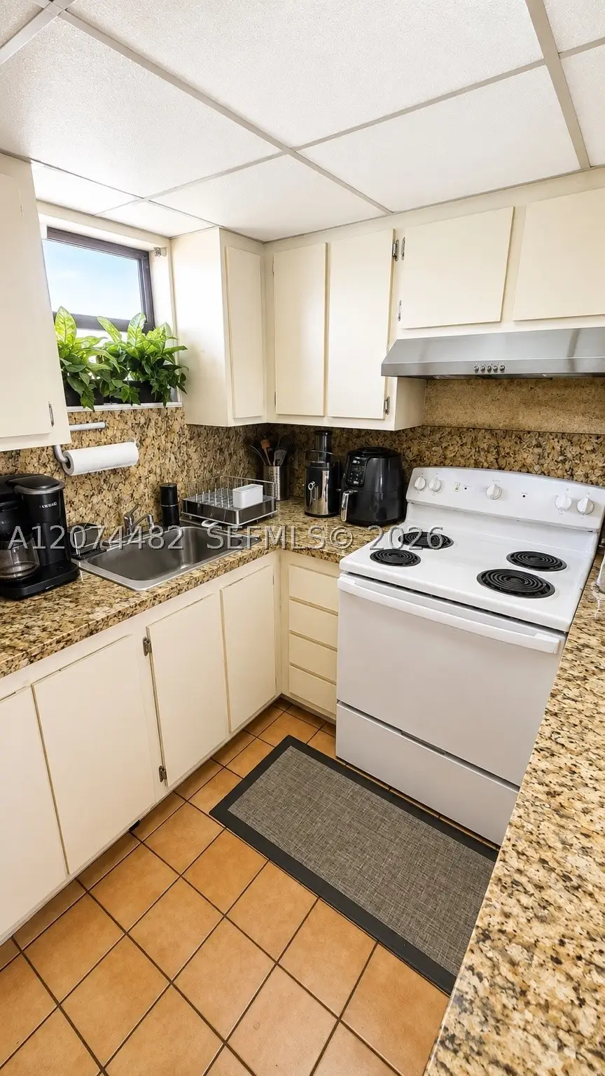 8290 Lake Dr #426, Doral, FL 33166 - #3
