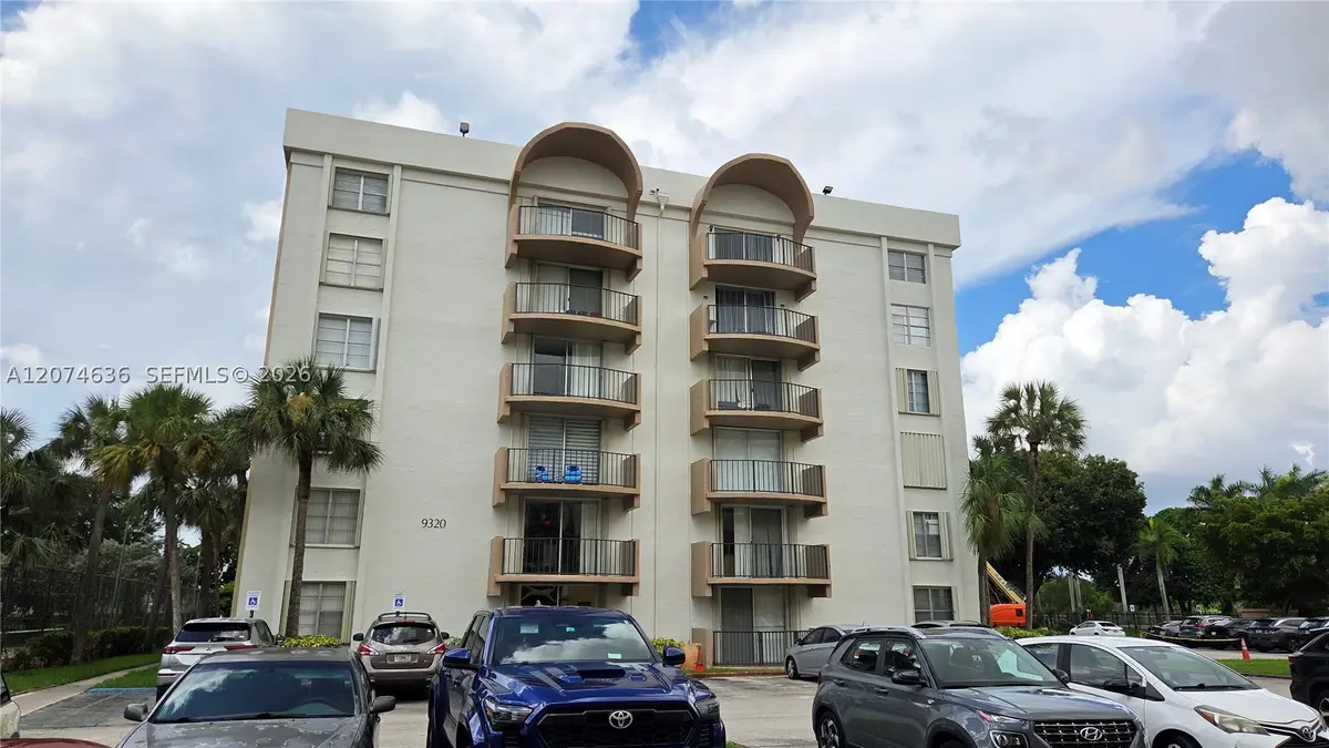 9320 Fontainebleau Blvd #401, Miami, FL 33172 - #1