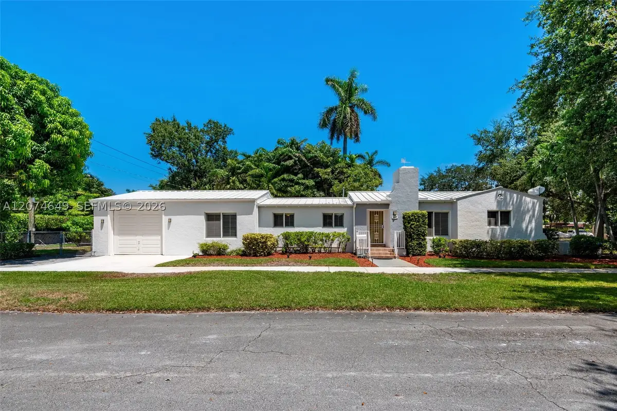 989 Eastward Dr, Miami Springs, FL 33166 - #1