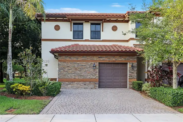 12365 S Village Cir, Davie, FL 33325