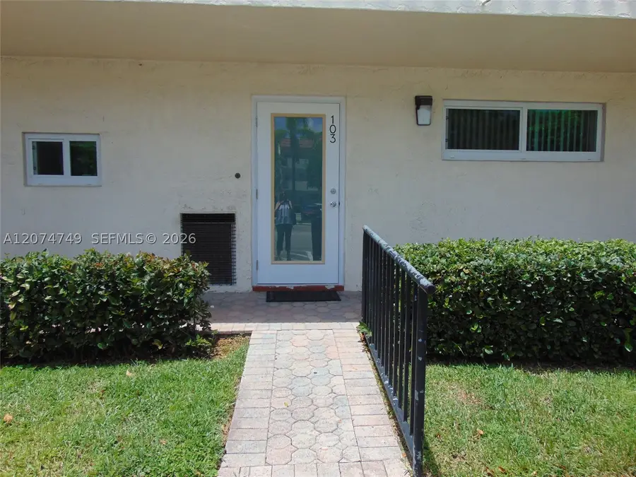 9811 N Hollybrook Lake Dr #103, Pembroke Pines, FL 33025 - #2