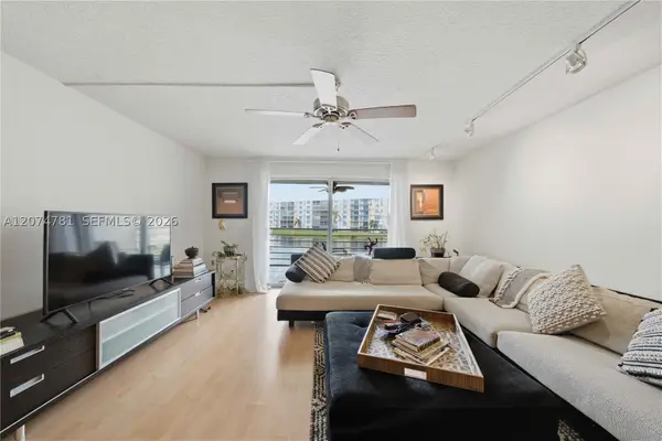 441 SE 3rd St #207, Dania Beach, FL 33004
