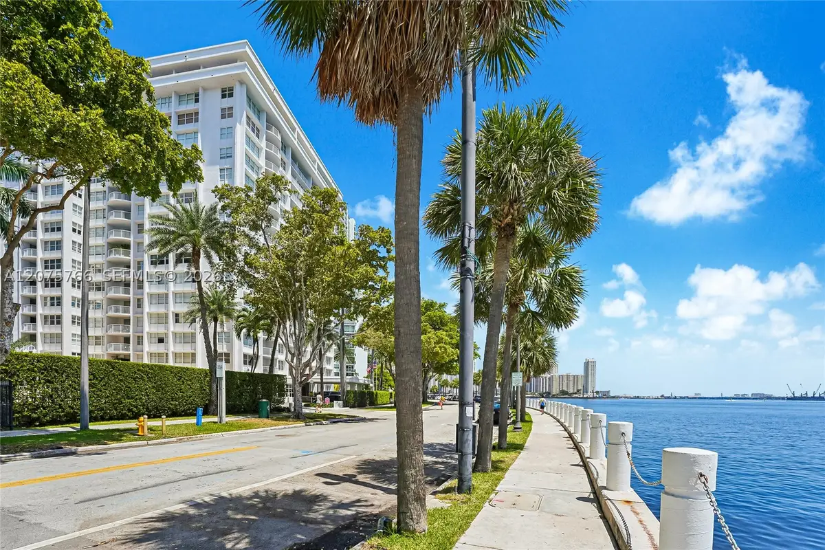 1420 Brickell Bay Dr #206D, Miami, FL 33131 - #1