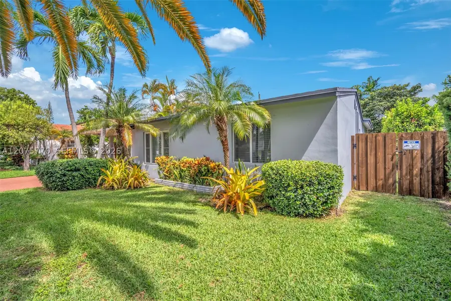 907 NE 5th St, Hallandale Beach, FL 33009 - #2