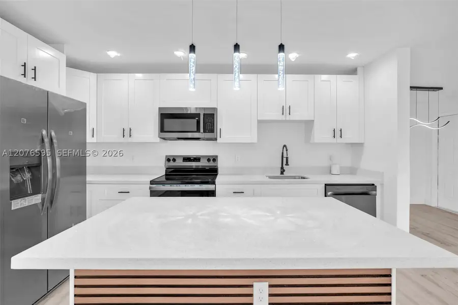 2572 NW 20th St, Fort Lauderdale, FL 33311 - #3
