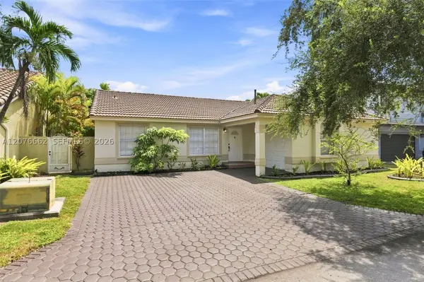 19181 NW 89th Ave, Hialeah, FL 33018