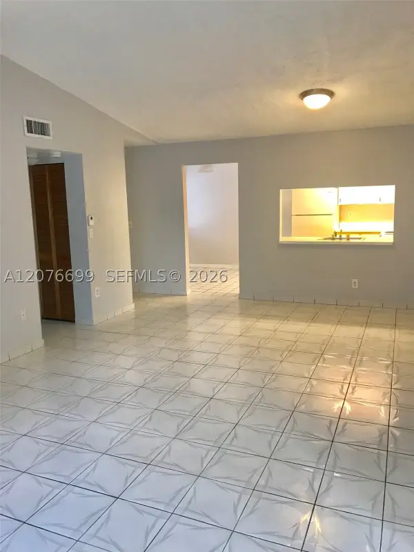 9810 Hammocks Blvd #202, Miami, FL 33196