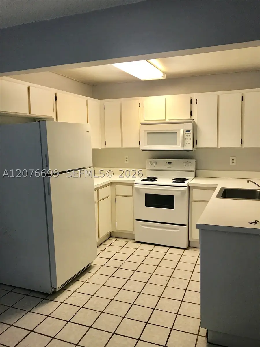 9810 Hammocks Blvd #202, Miami, FL 33196 - #2
