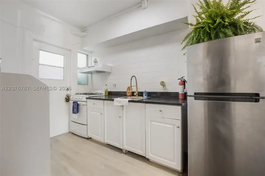 300 74th St #6, Miami Beach, FL 33141 - #2
