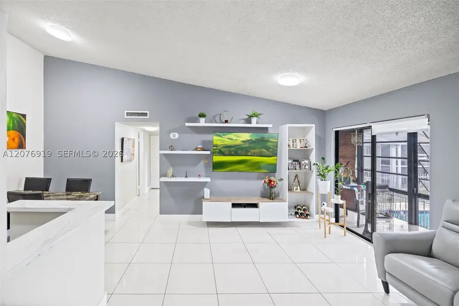 827 NE 199th St #206, Miami, FL 33179 - #3