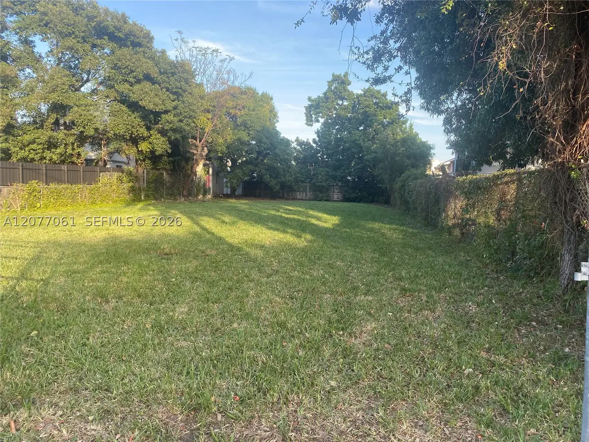 209 NW 17th Pl, Miami, FL 33125 - #1