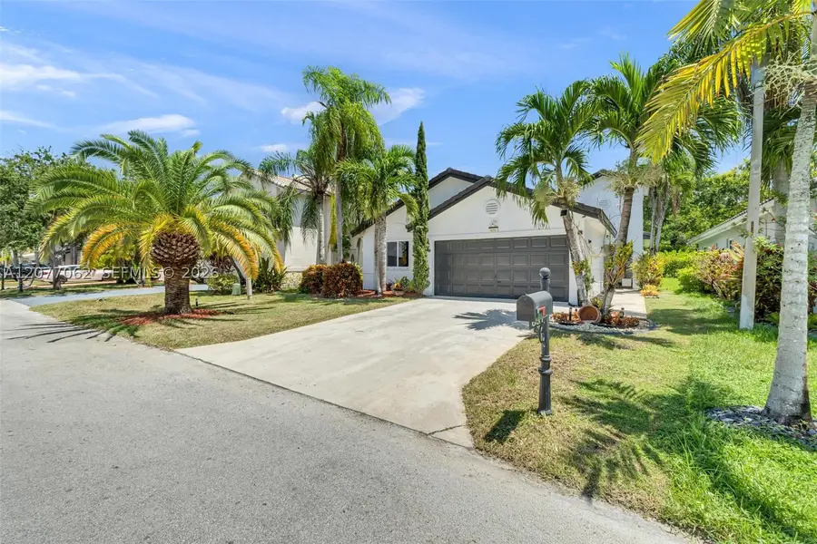 631 SW 176th Ave, Pembroke Pines, FL 33029 - #2