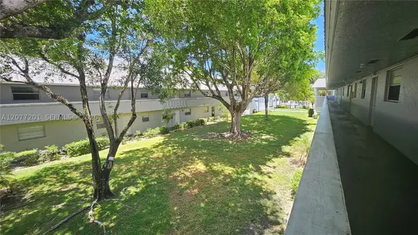 17255 SW 95th Ave #211, Palmetto Bay, FL 33157
