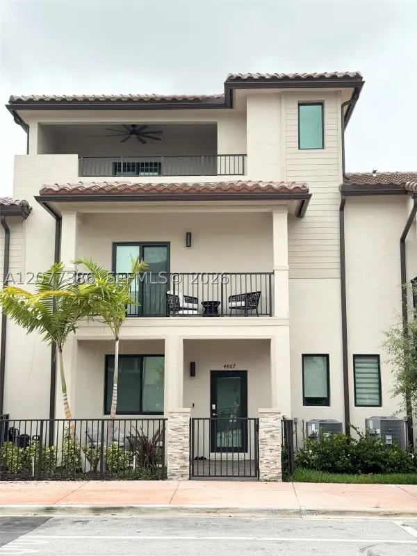 4867 NW 84th Ave, Doral, FL 33166