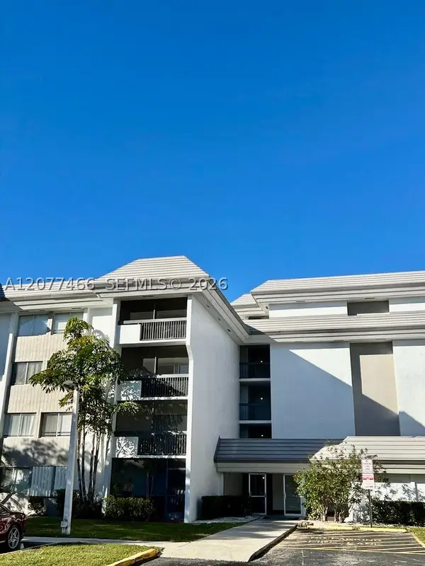721 N Pine Island Rd #213, Plantation, FL 33324