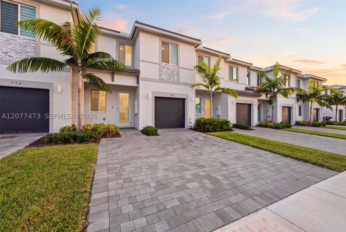746 SE 14th St, Homestead, FL 33034 - #1