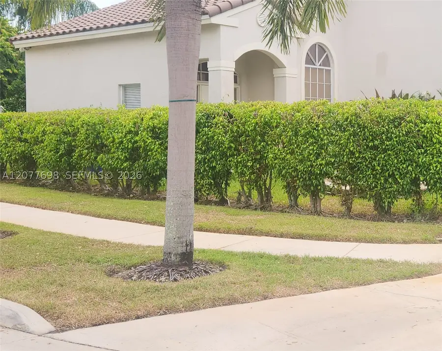 1055 NW 187th Ave, Pembroke Pines, FL 33029 - #3