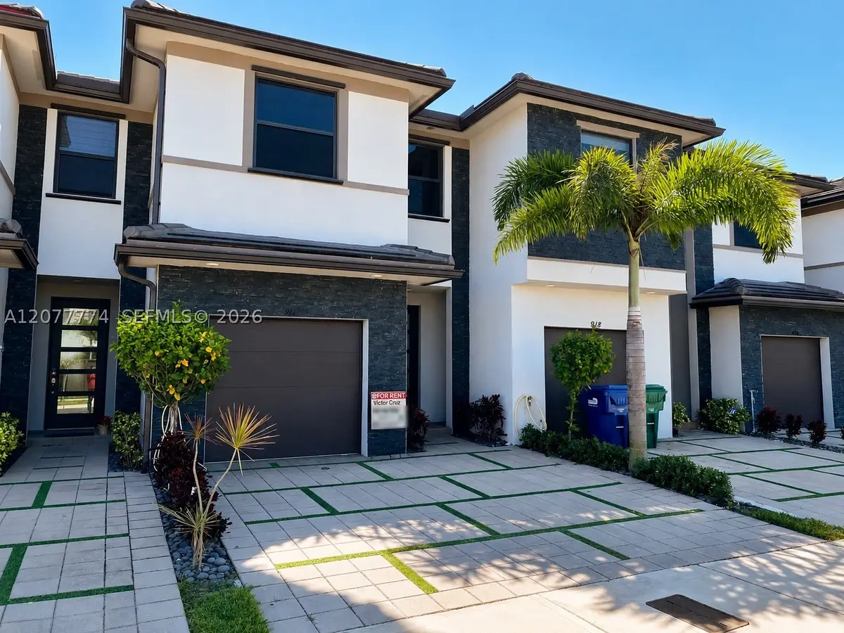 9116 NW 158th St, Miami Lakes, FL 33018 - #1