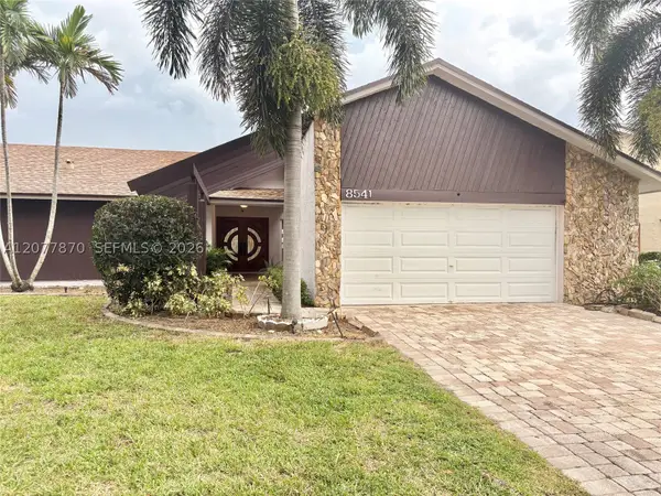 8541 NW 54th St, Lauderhill, FL 33351