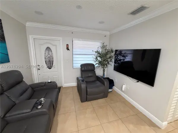 5935 W 26th Ave #204, Hialeah, FL 33016