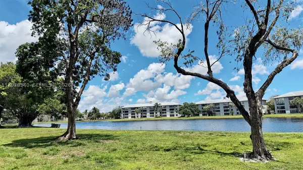 9420 Poinciana Pl #206, Davie, FL 33324
