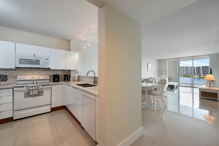 18100 N Bay Rd #1009, Sunny Isles Beach, FL 33160 - #3