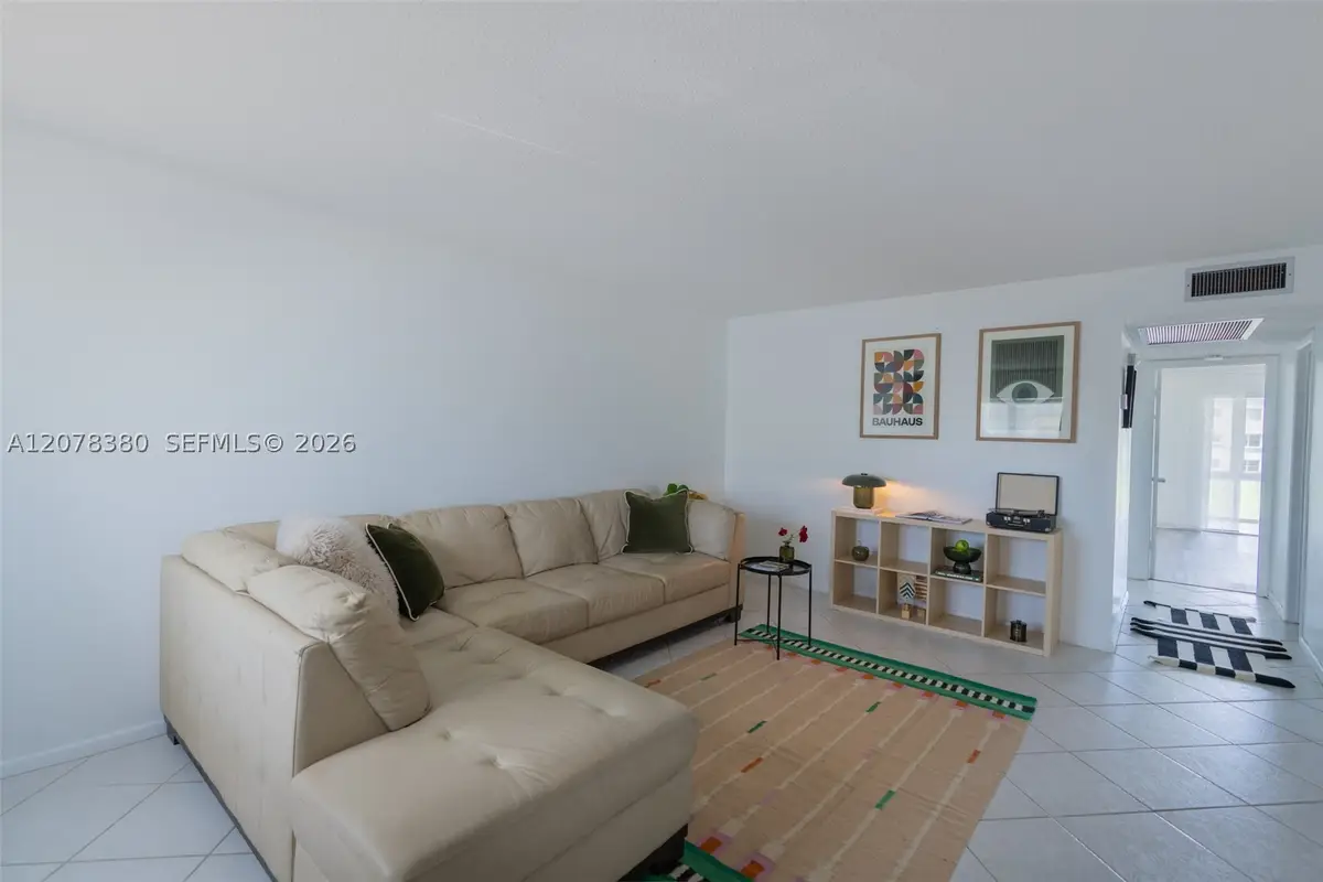 2052 E Harwood E, Deerfield Beach, FL 33442 - #1