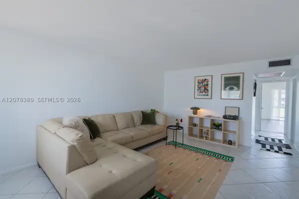 2052 E Harwood E, Deerfield Beach, FL 33442