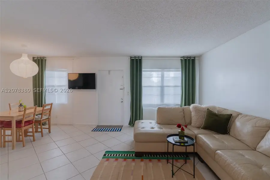 2052 E Harwood E, Deerfield Beach, FL 33442 - #3
