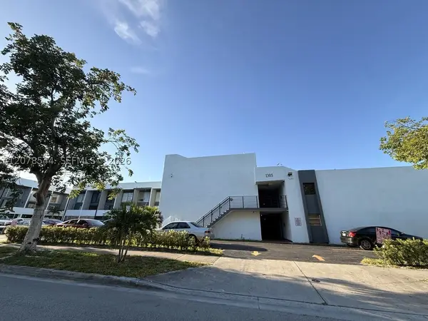 1305 W 46th St #108, Hialeah, FL 33012