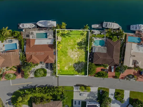 3030 NE 164th St, North Miami Beach, FL 33160