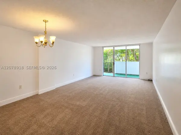 2780 NE 183rd St #215, Aventura, FL 33160