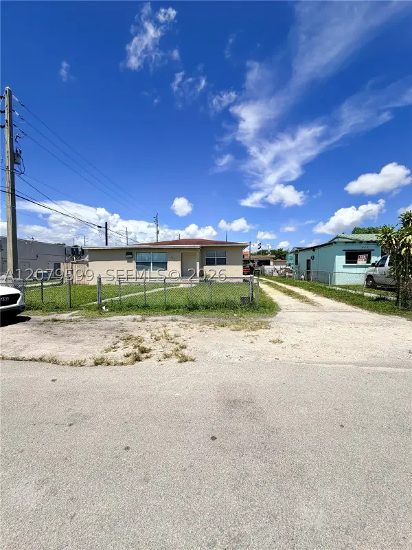 695 NW 130th St, North Miami, FL 33168
