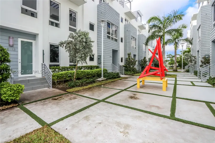 9123 NW 33rd St, Doral, FL 33172 - #2