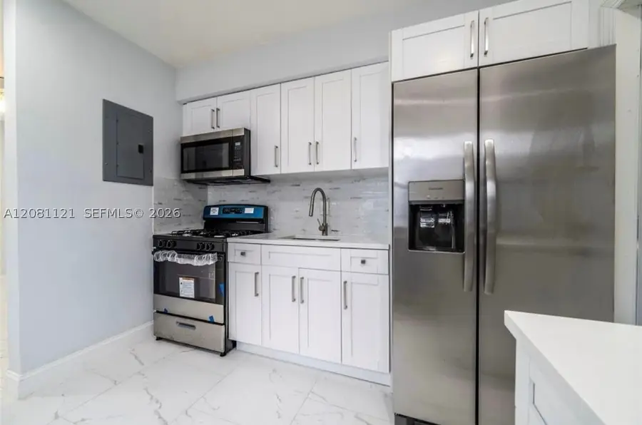 425 NW 14th Way, Fort Lauderdale, FL 33311 - #2