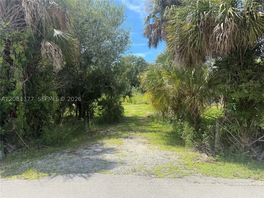 869 Avalon Ave, Labelle, FL 33935 - #2