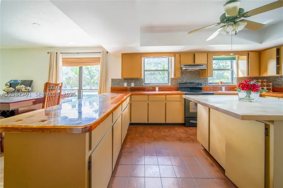 576 Marshall Rd, West Palm Beach, FL 33413 - #3