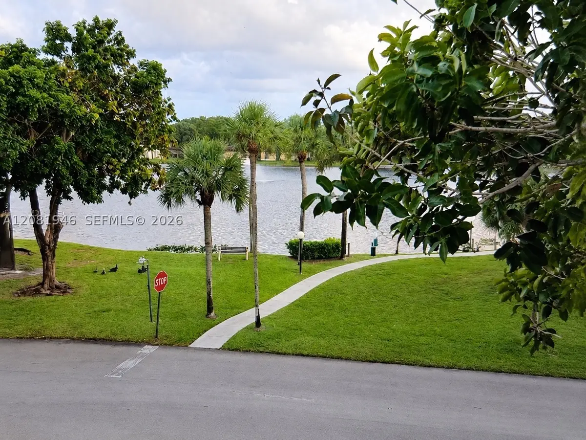 301 Cambridge Rd #306, Hollywood, FL 33024 - #1